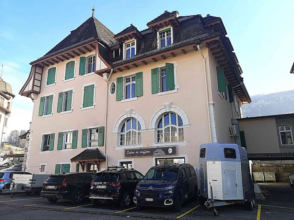 Immeuble locatif mixte, situation centrale, non loin de Bienne