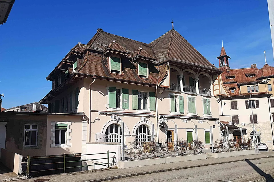 Immeuble locatif mixte, situation centrale, non loin de Bienne