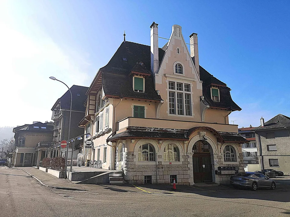 Immeuble locatif mixte, situation centrale, non loin de Bienne