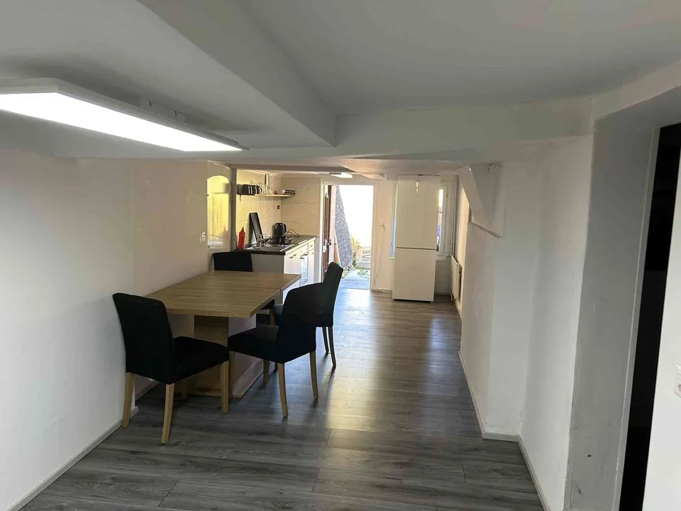 Mehrere Wohnungen , Werkstatt, Garage, Parkplätze & Lager zu vermieten
