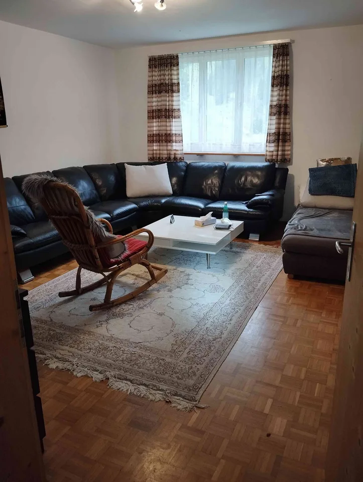 Charmante 7.5 Zimmer Doppelhaushälfte mit Garten