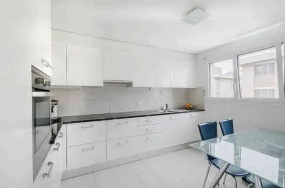 Elegante Wohnung im Herzen von Locarno, eine Oase aus Licht und Stil