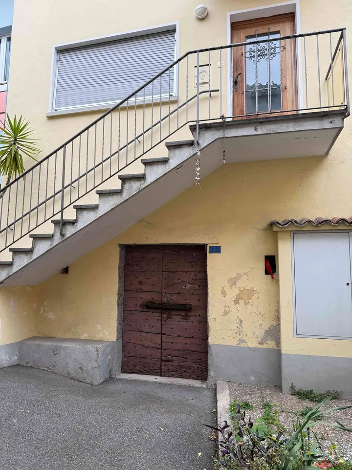 Copia Vendesi casa indipendente con giardino nel nucleo di Melide