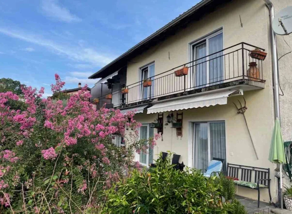 Casa bifamiliare con monolocale, garage e vista aperta – Montedato, La