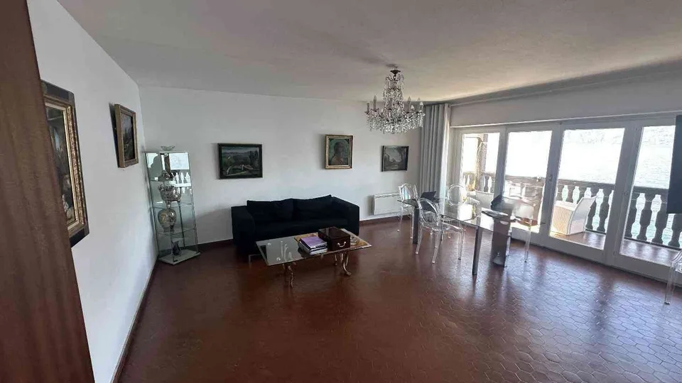 Seeliegenschaft Ferienhaus-Teil mit 2 Wohnungen Seeterrasse und Garage