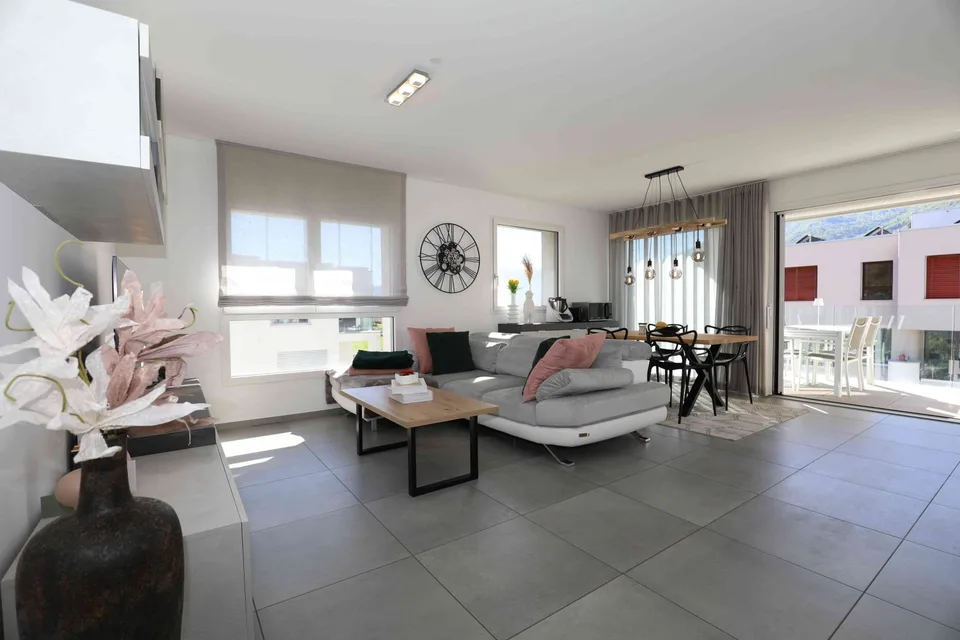 Moderno appartamento all'ultimo piano con vista aperta a Gordola