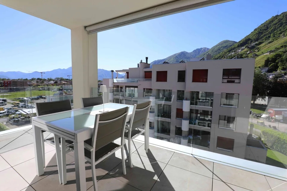 Moderno appartamento all'ultimo piano con vista aperta a Gordola