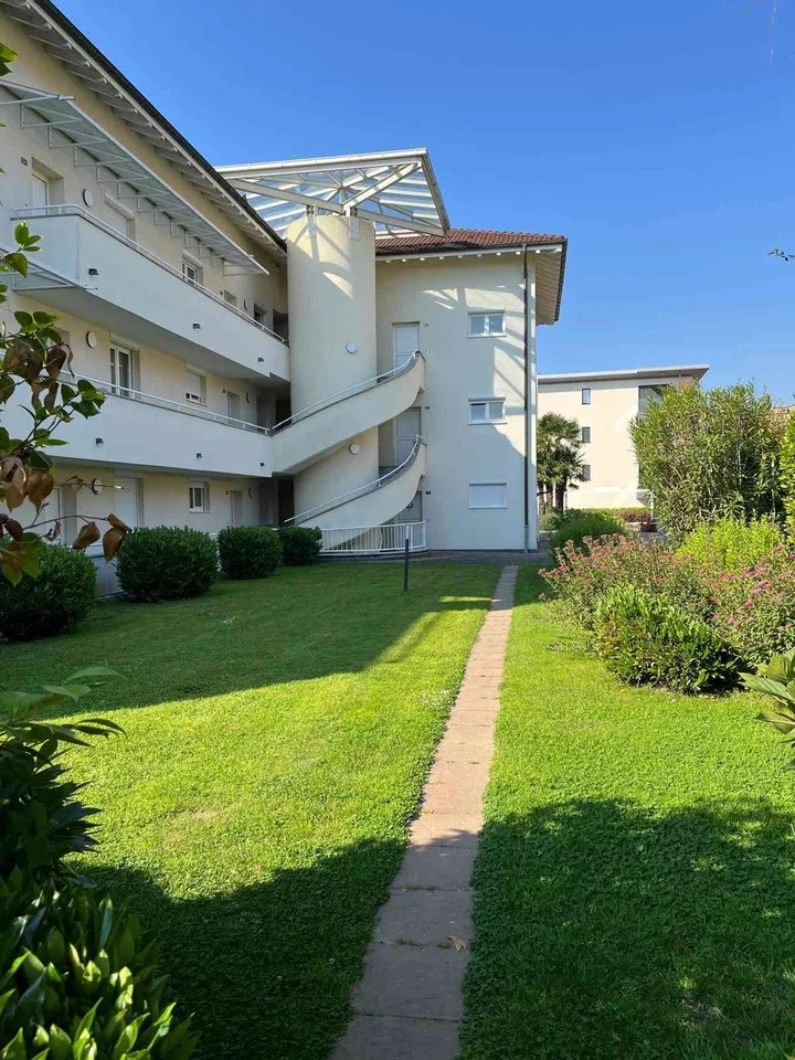 Appartamento 3.5 locali pianterreno con giardino d'inverno