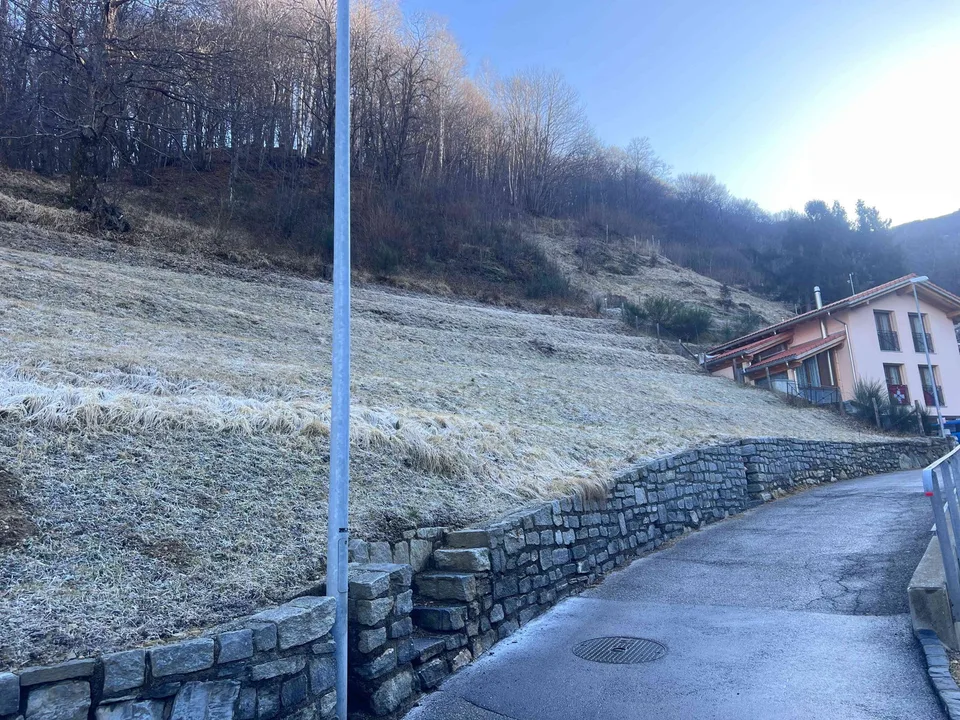 Terreno con progetto approvato per 4 case a Lugano-Valcolla