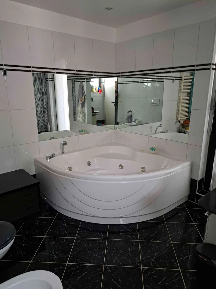 Vendesi ampia casa unifamiliare in zona intima a Grono – Foto 7 von 18