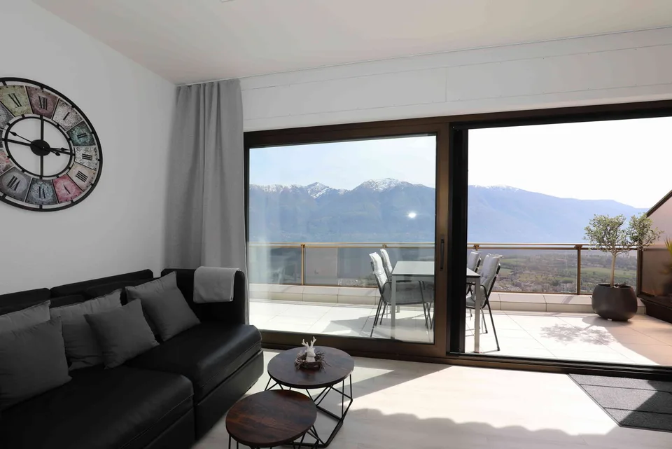 Moderne 2.5-Zimmer-Eigentumswohnung, sonnige mit herrlichem Seeblick
