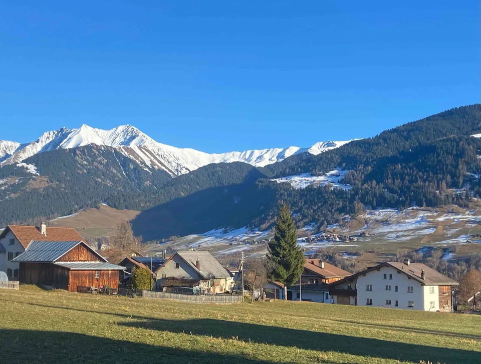 Bauland in Degen GR (Ferienort Val Lumnezia) sofort zu verkaufen.