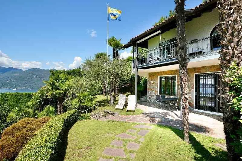 Luino: exklusive 7.5-Z.-Adlerhorst-Villa an Panoramaseeblicklage