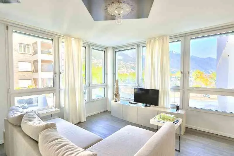helle, moderne 2.5-Z.-Wohnung an sonniger Lage beim Yachthafen am See
