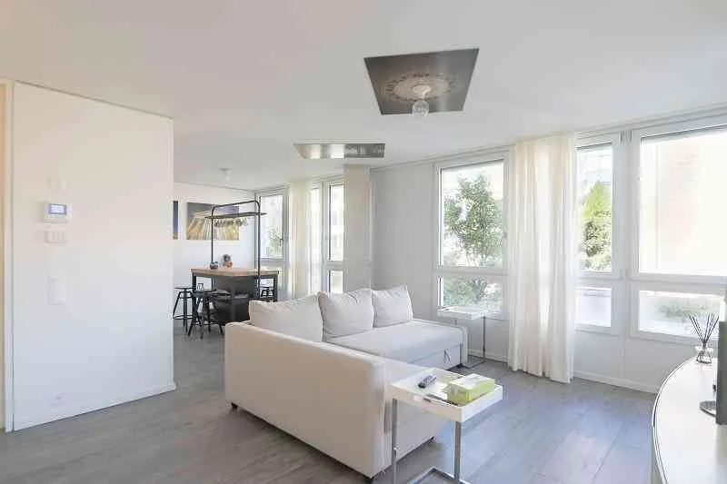 helle, moderne 2.5-Z.-Wohnung an sonniger Lage beim Yachthafen am See