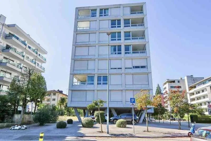 helle, moderne 2.5-Z.-Wohnung an sonniger Lage beim Yachthafen am See
