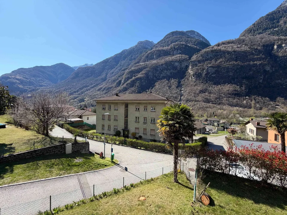 Casa bifamiliare 5.5 e 3.5 indipendente con giardino e box a Bodio
