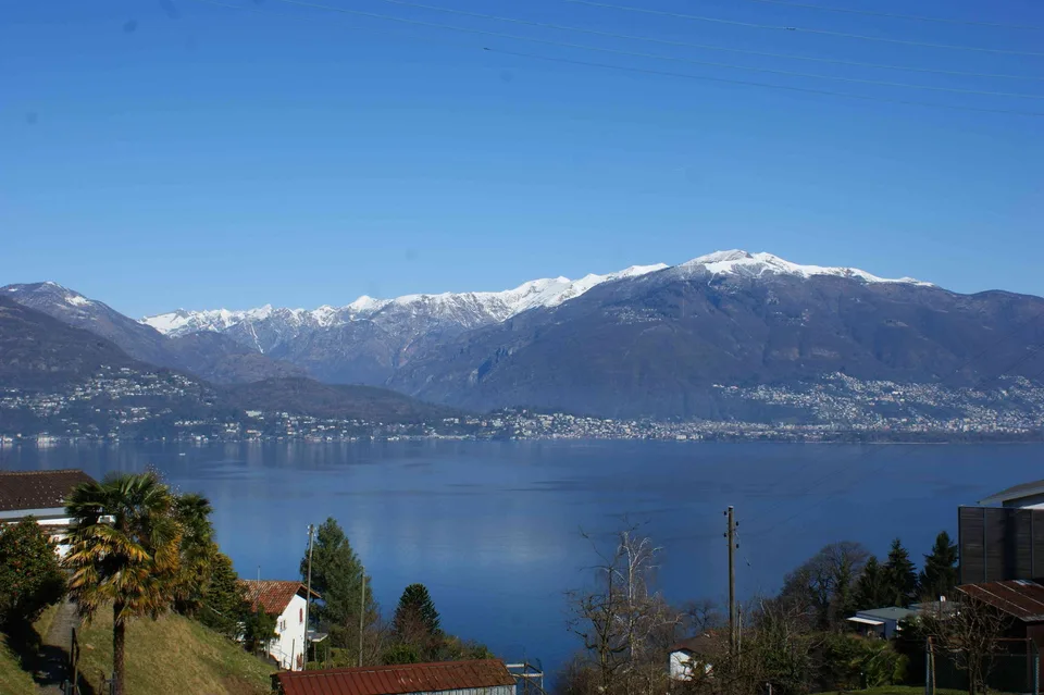 Vendesi terreno edificabile stupenda vista lago (Caviano-Scaiano)