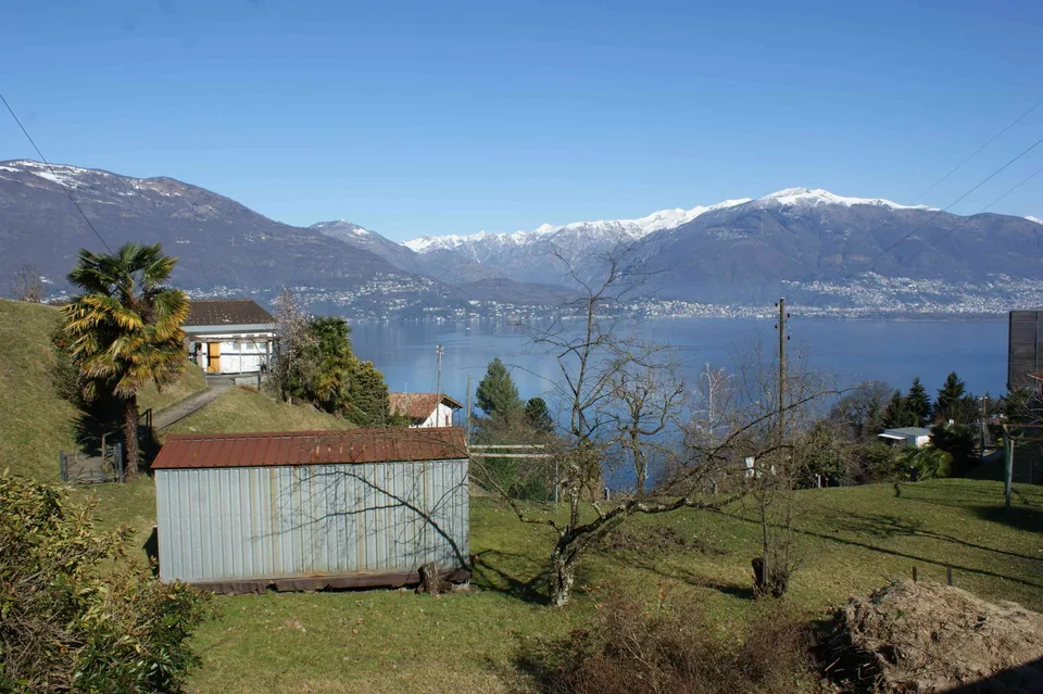 Vendesi terreno edificabile stupenda vista lago (Caviano-Scaiano)