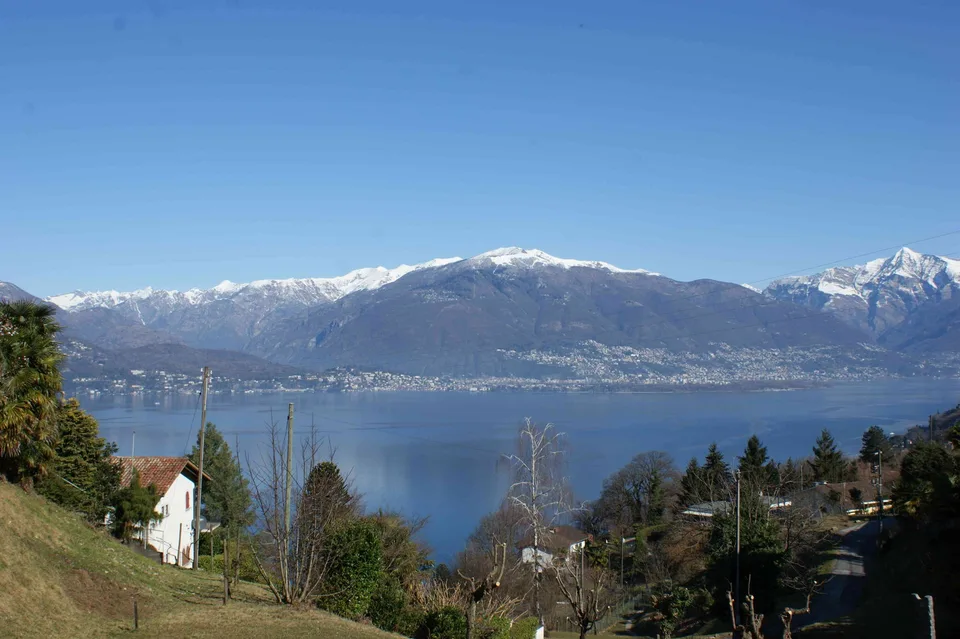 Vendesi terreno edificabile stupenda vista lago (Caviano-Scaiano)