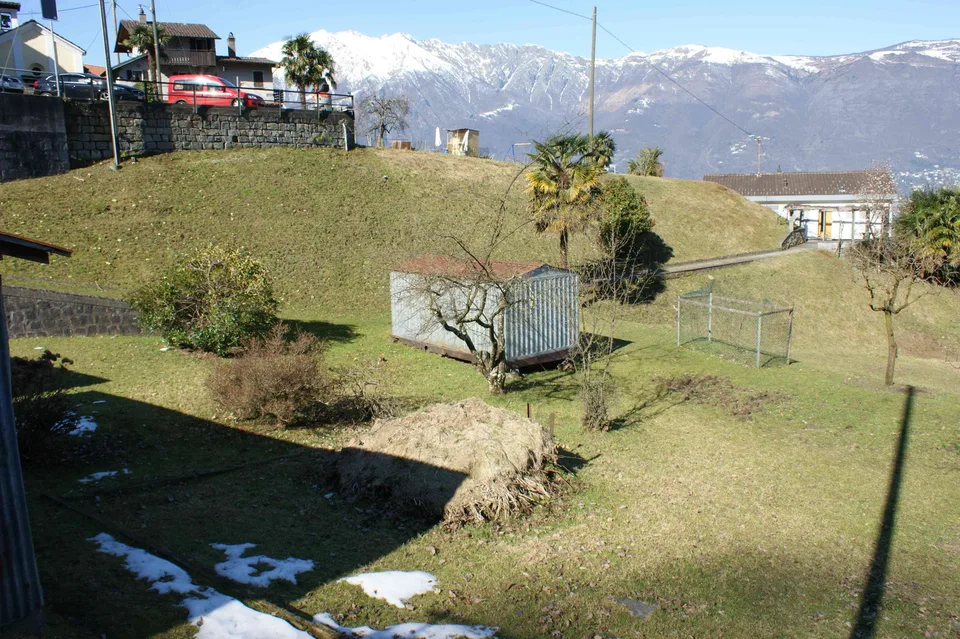Vendesi terreno edificabile stupenda vista lago (Caviano-Scaiano)