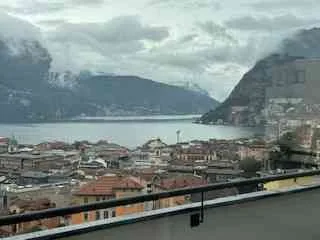 attico 6,5 locali con vista lago , posizione centrale a Lugano.