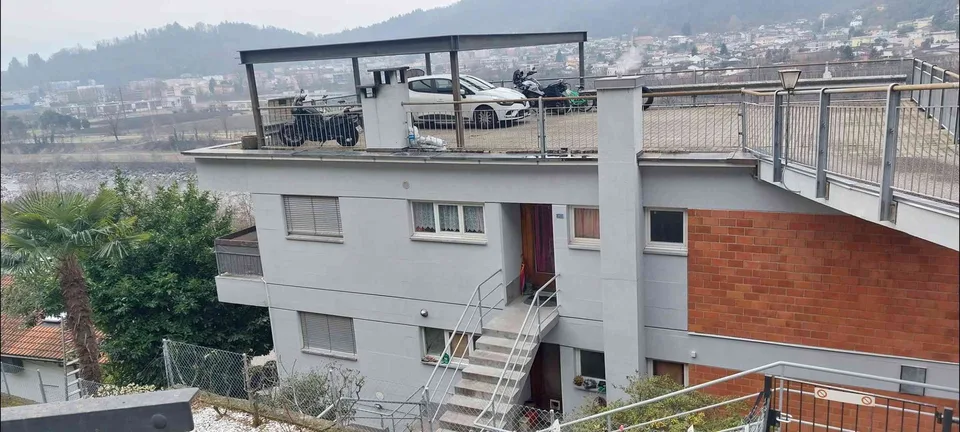 Vendesi stabile a reddito 3 appartamenti ,zona residenziale Solduno