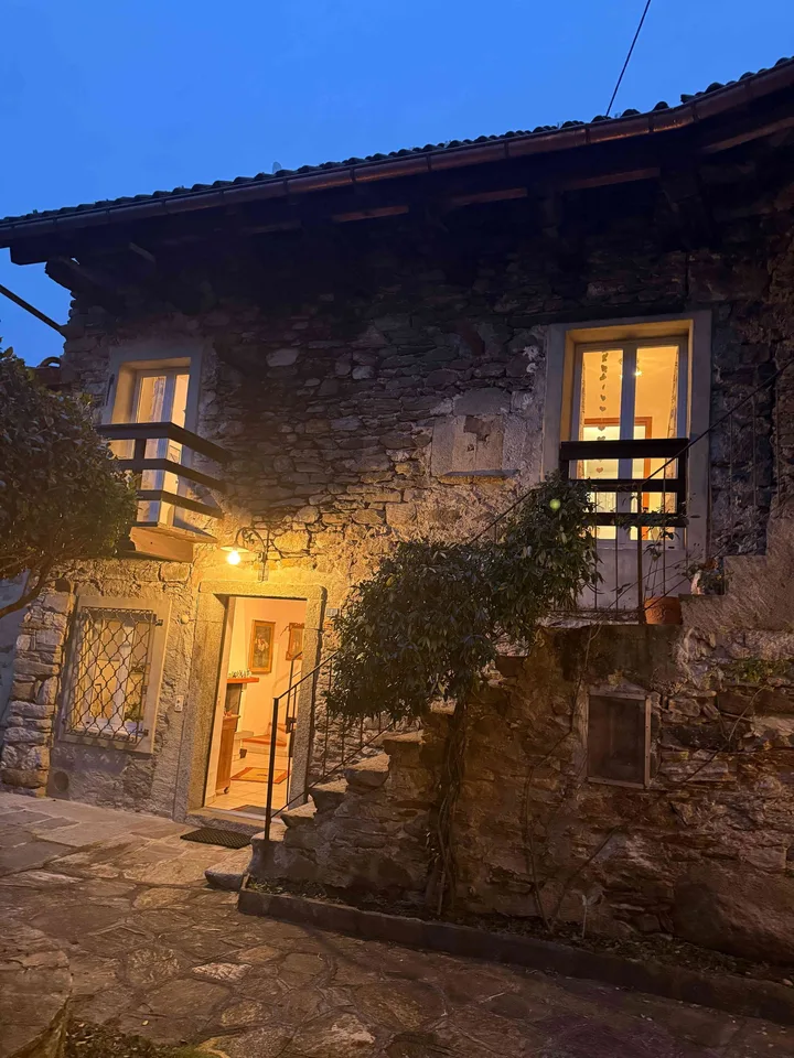 Affascinante casa ticinese ad Arcegno