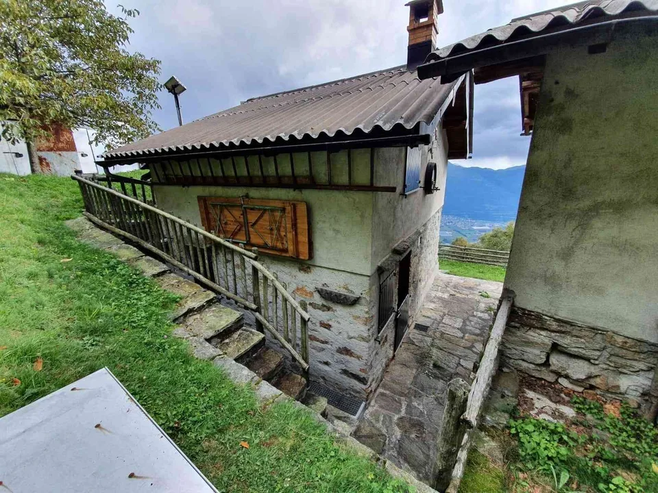 Ferienrustico in sonniger Lage im Tessin (Monte Carasso, Bergzone)