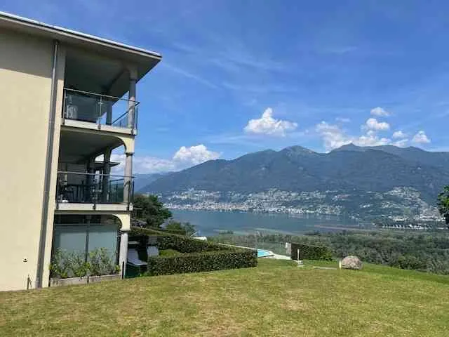 Orgnana 2.5 luminoso con vista lago e piscina - RENT TO BUY