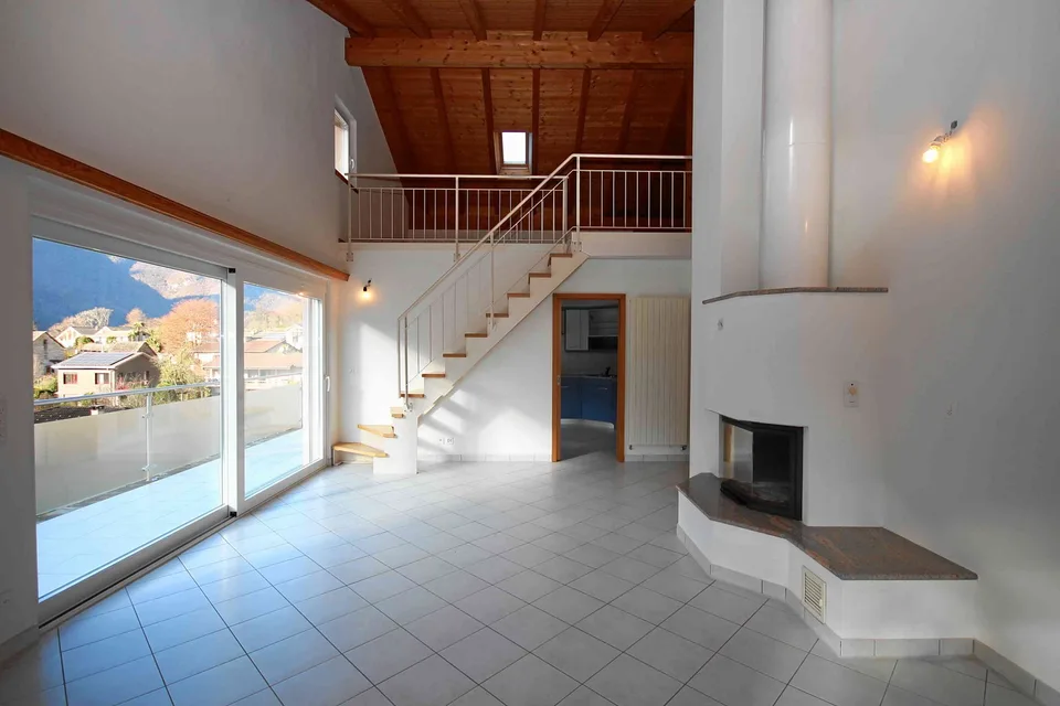 5.5-Zimmer-Maisonette-Eigentumswohnung, Mansarde und schöner Bergsicht