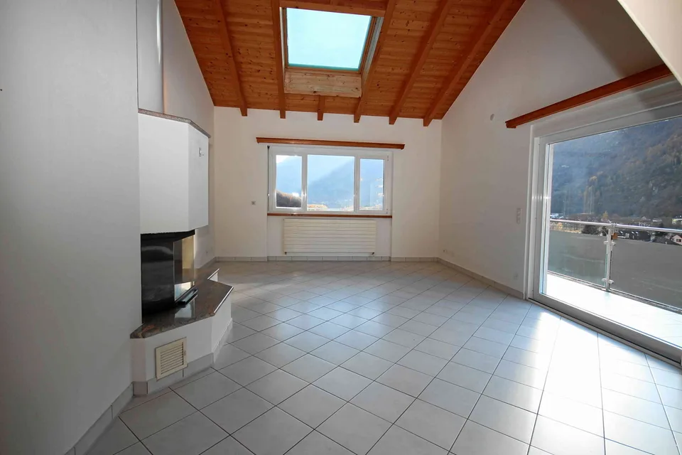 5.5-Zimmer-Maisonette-Eigentumswohnung, Mansarde und schöner Bergsicht