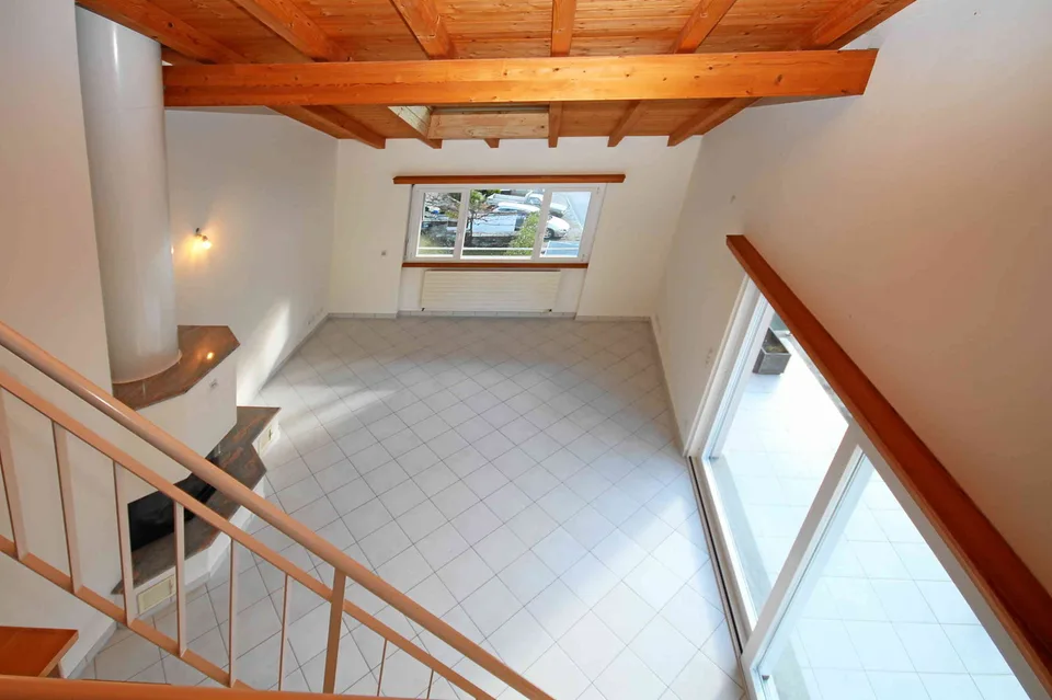 5.5-Zimmer-Maisonette-Eigentumswohnung, Mansarde und schöner Bergsicht