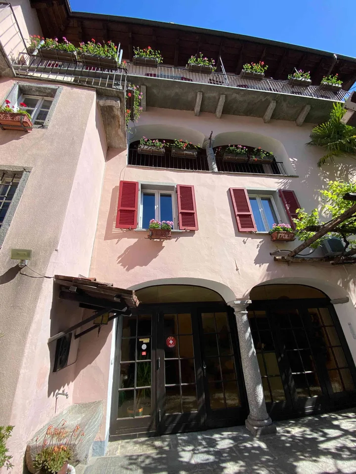Hotel a Intragna in vendita