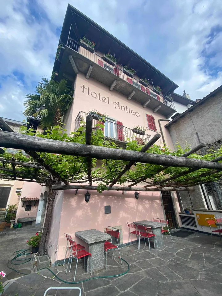 Hotel a Intragna in vendita