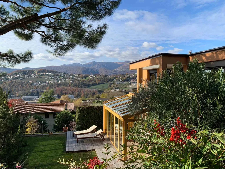 Splendida villa Bifamiliare con grande potenziale