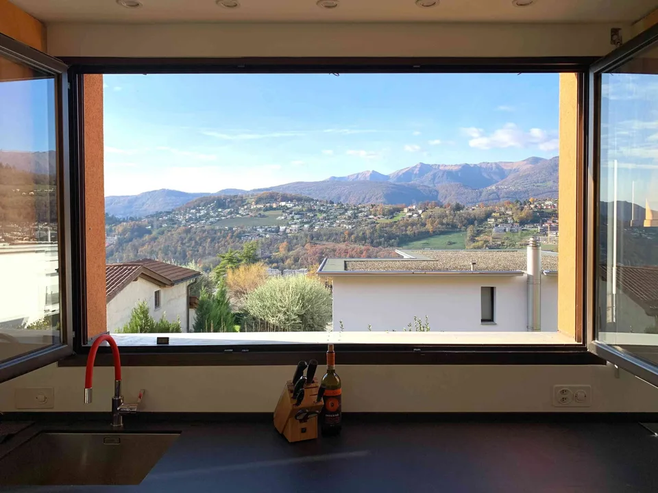 Splendida villa Bifamiliare con grande potenziale