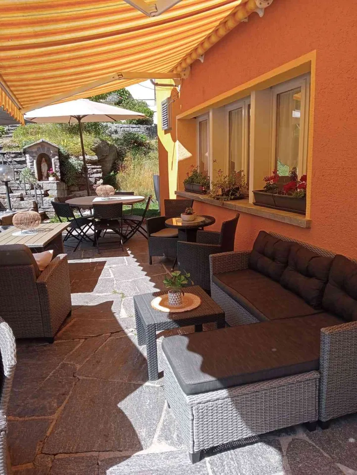 Vendesi Ristorante con appartamento a Selma, Valle Calanca (GR)