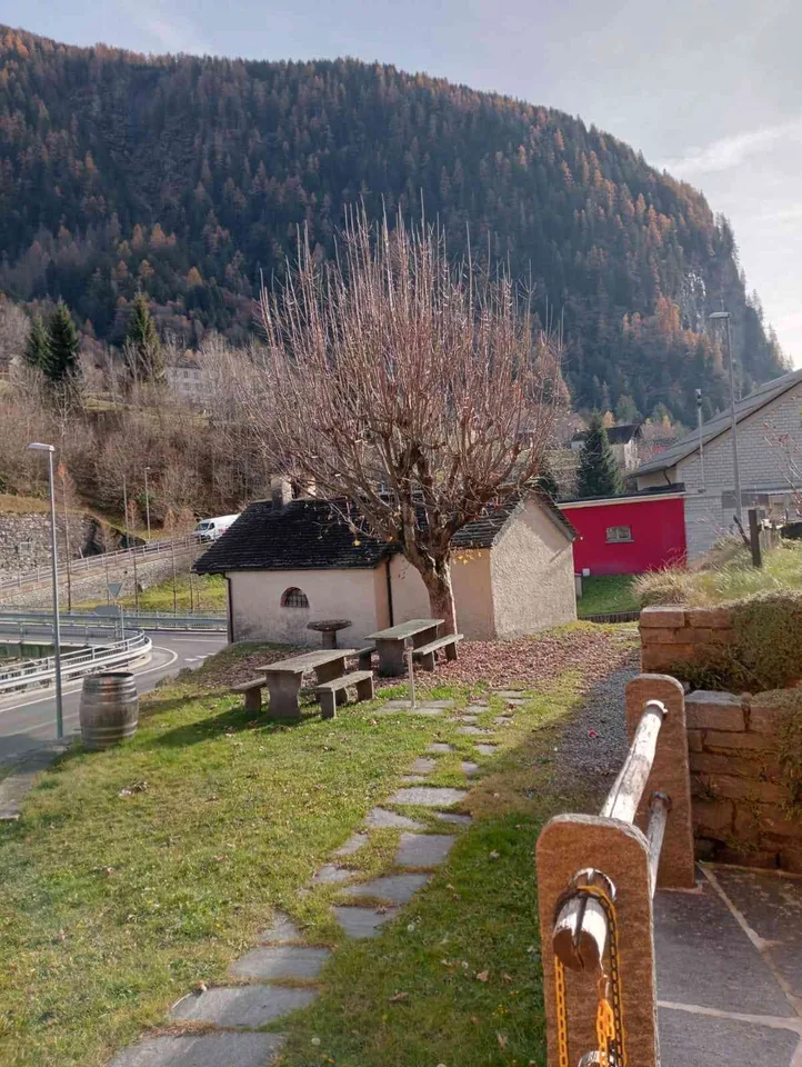 Vendesi Ristorante con appartamento a Selma, Valle Calanca (GR)