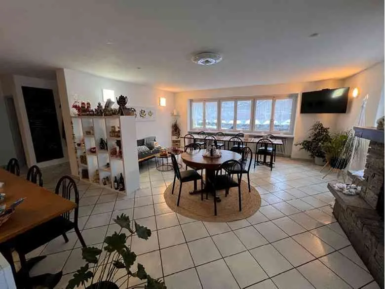 Vendesi Ristorante con appartamento a Selma, Valle Calanca (GR)