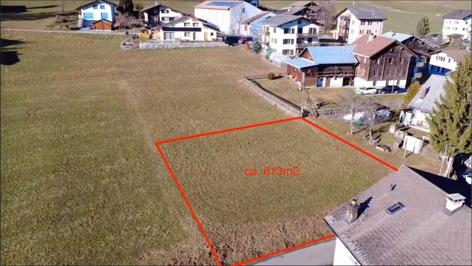 Sonniges Bauland (613 m²) für Erstwohnsitz in Degen (Val Lumnezia, GR)
