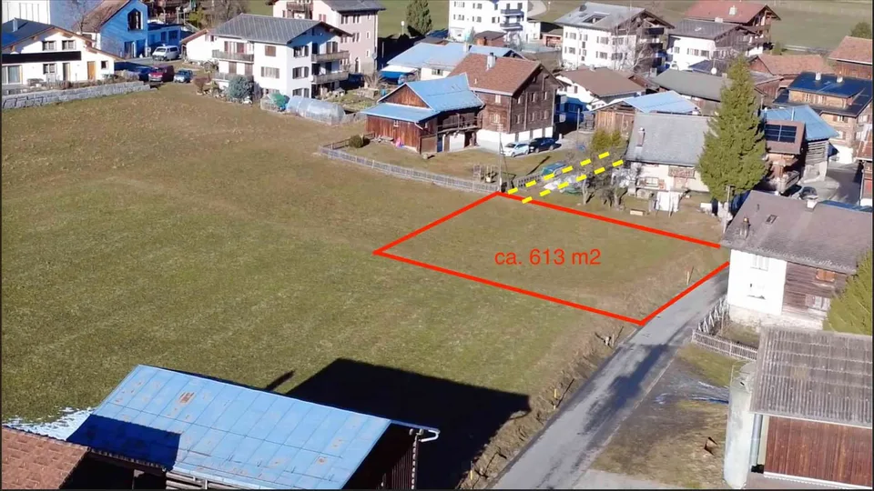 Sonniges Bauland (613 m²) für Erstwohnsitz in Degen (Val Lumnezia, GR)
