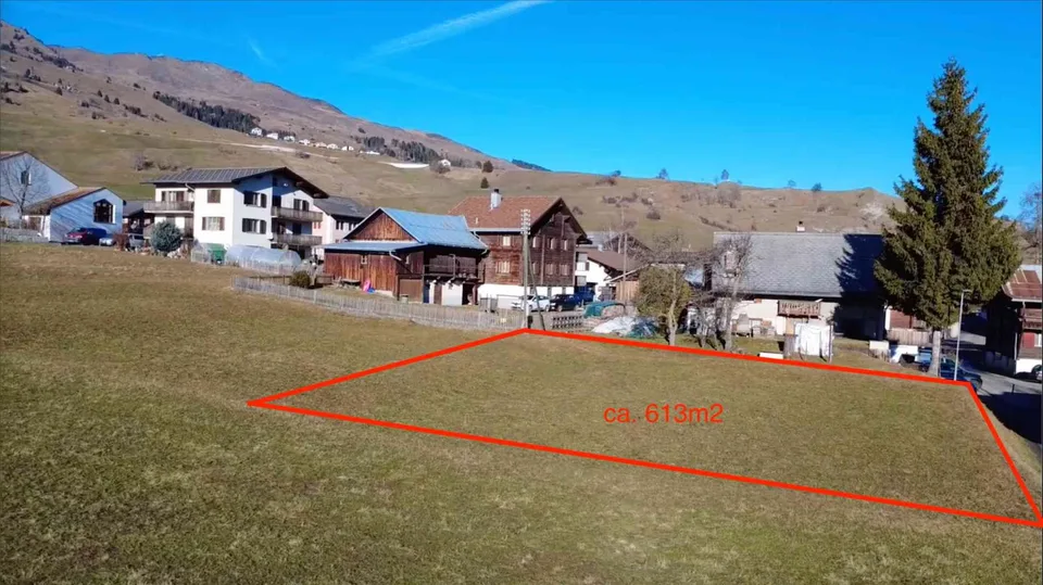 Sonniges Bauland (613 m²) für Erstwohnsitz in Degen (Val Lumnezia, GR)