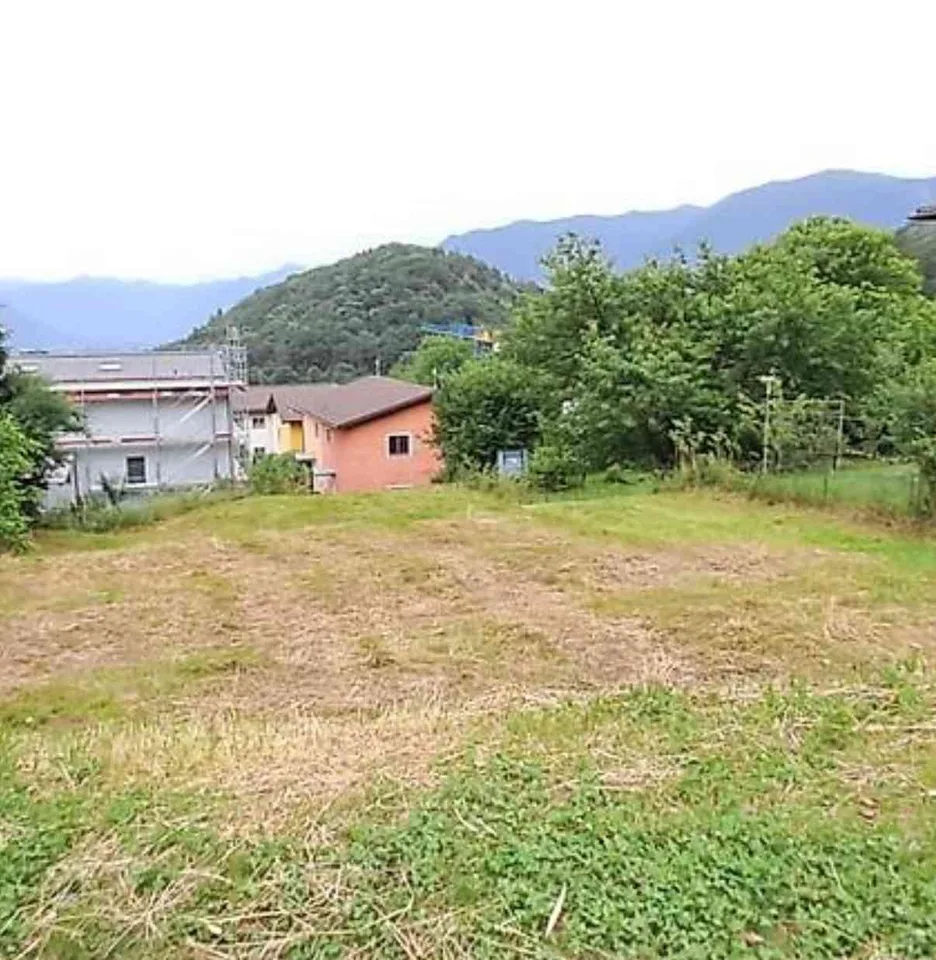 Terreno con vista lago parziale ad Arcegno