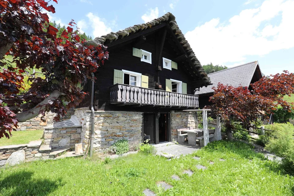 Bergidylle pur - rustikales Ferienhaus in der schönen Leventina