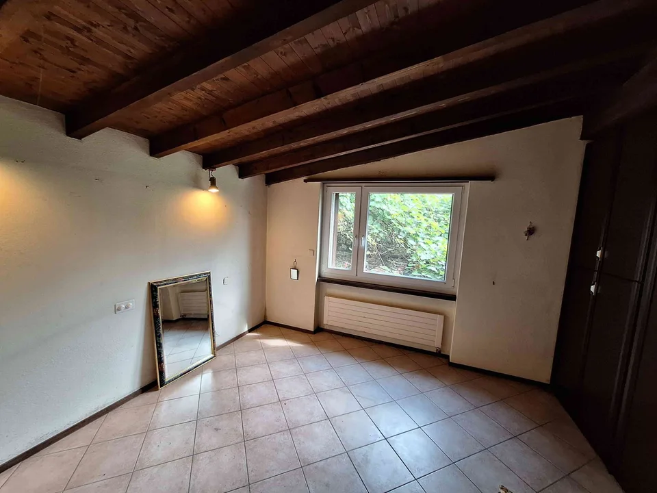 Villa (8 loc)+ appto Monolocale adatta per famiglia più generazioni