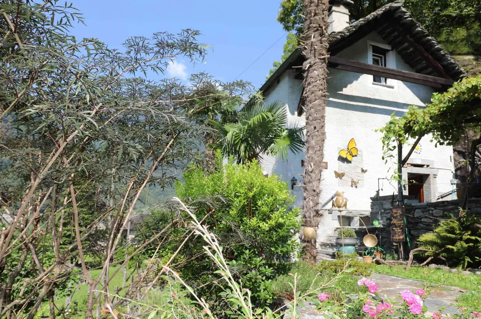 Schönes Rustico mit allem Komfort und einmaligem Garten in Cevio