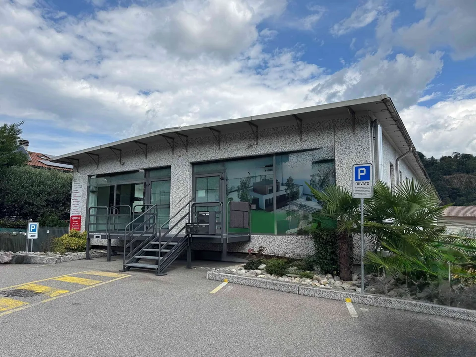 Immobile commerciale artigianale a reddito con abitazione a Bedano