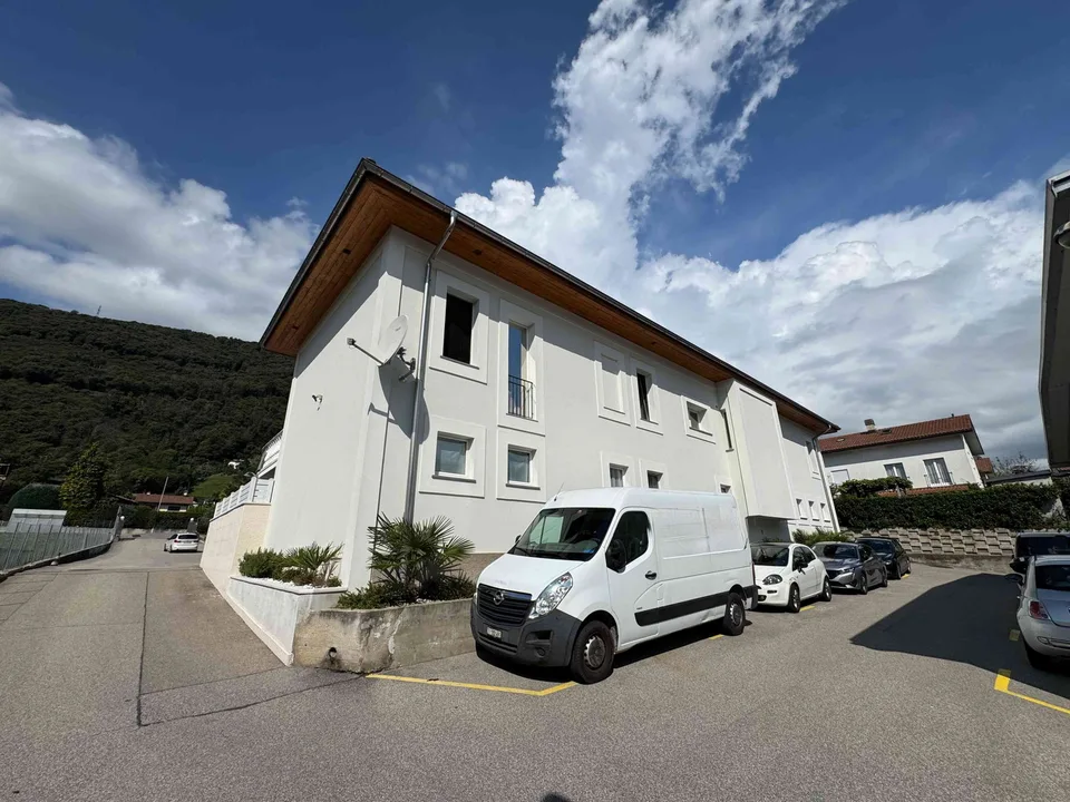 Immobile commerciale artigianale a reddito con abitazione a Bedano