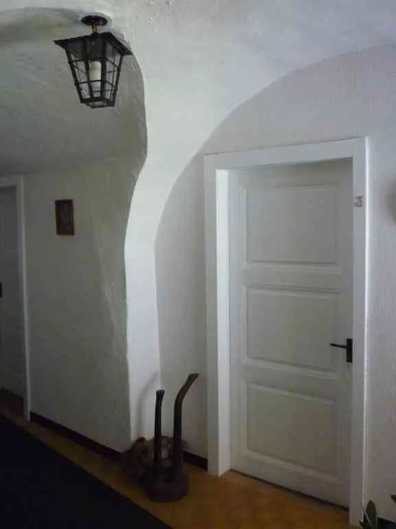 Edificio con locanda, pensione, negozio